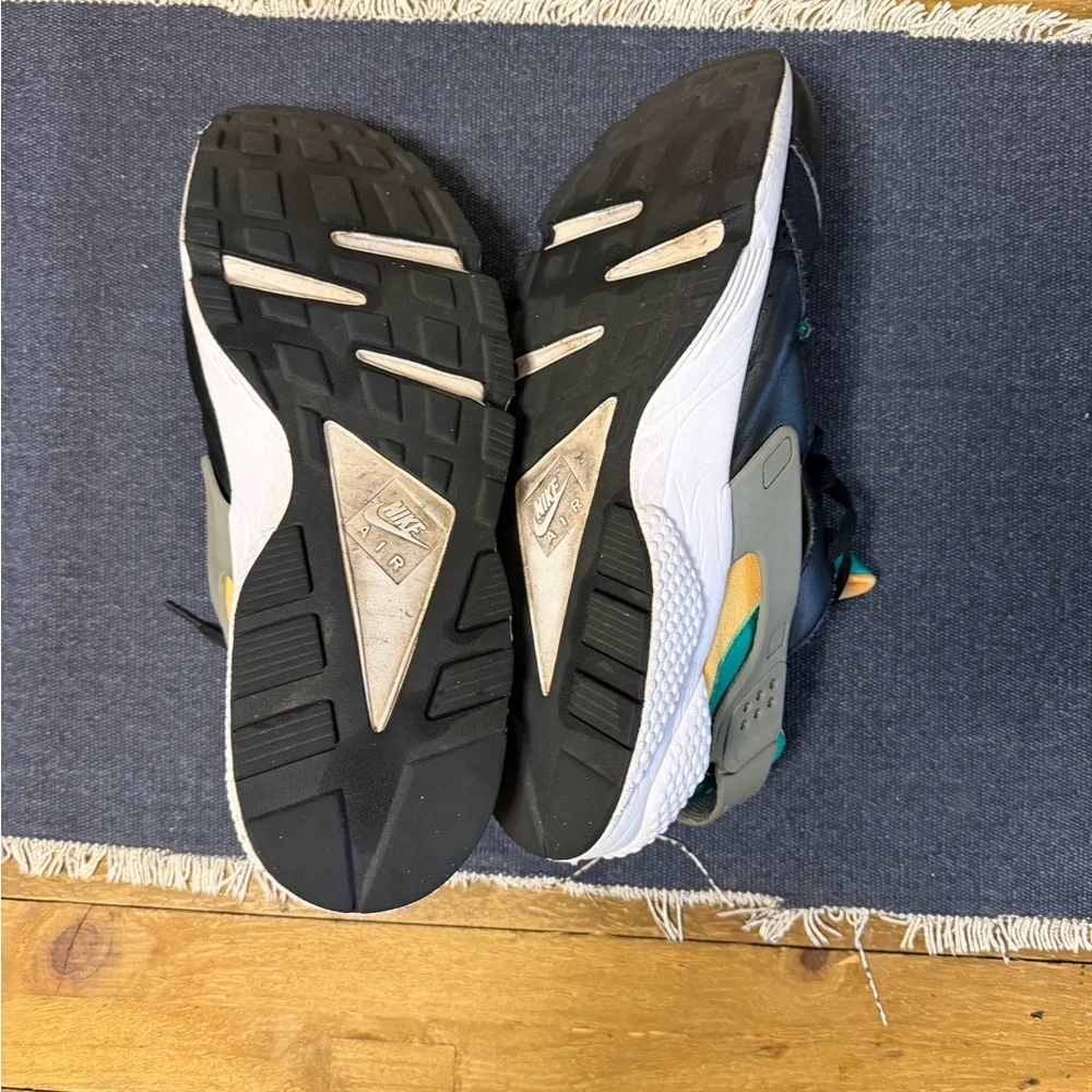 Men’s Black, Emerald and Resin Nike Huarache Size 15 Good Condition - Picture 5 of 6